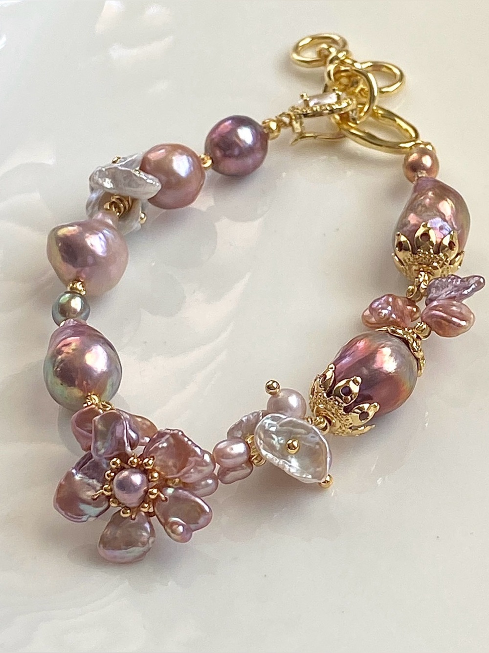 B180-Handmade High Quality Flower Pearl And Metallic Avocado Pearl Bracelet - Picture 12 of 16
